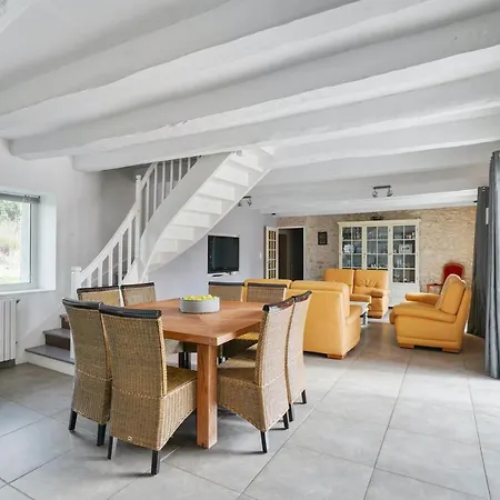 Villa Charmante à Sylvestre Sur Lot Avec Piscine Privée